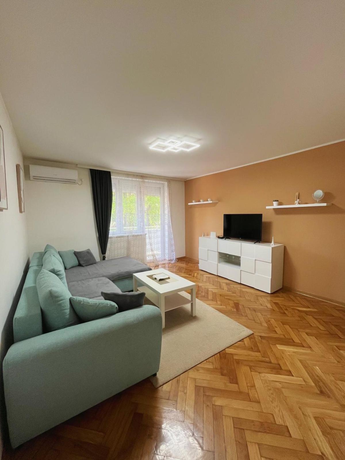 Apartman Jovana Sremska Mitrovica Luaran gambar